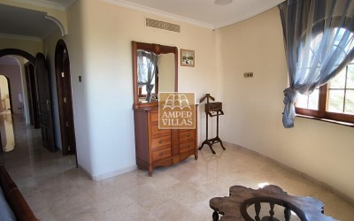Fantastic villa with large plot, offering privacy and sea views.